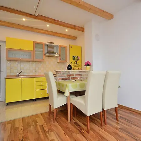 Apartman Noa Aron ラビン